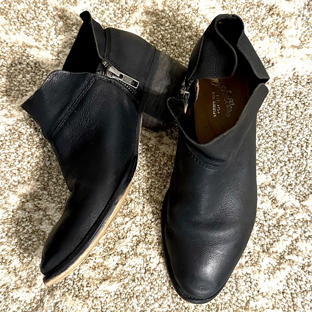 Black Leather Ankle Boots 6.5 Saychelles